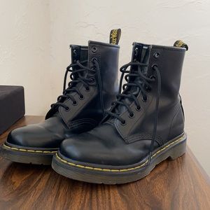 DR. MARTENS 1460 Womens Boots